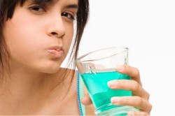 Полоскание горла холодной водой